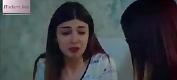 عکس لیلی در فیلم غنچه های زخمی