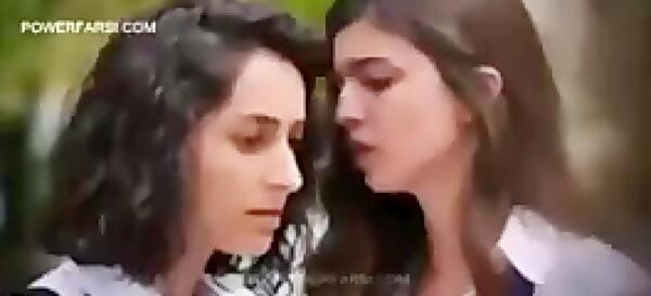 عکس لیلی در فیلم غنچه های زخمی