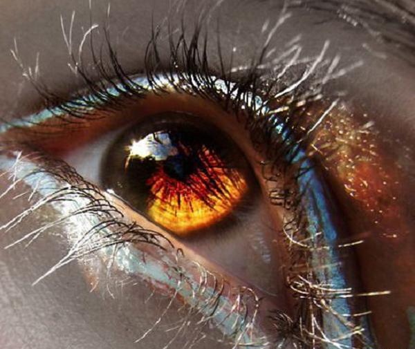 عکس چشم دختر قهوه ای سوخته