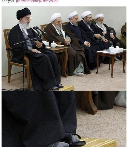 عکس دمپایی پاره رهبر