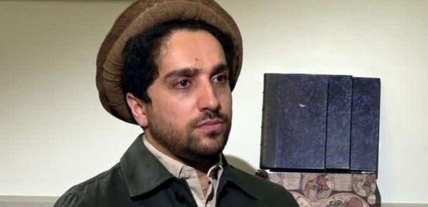 عکس احمد مسعود با پرچم افغانستان