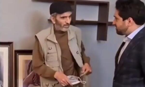 عکس احمد مسعود با پرچم افغانستان