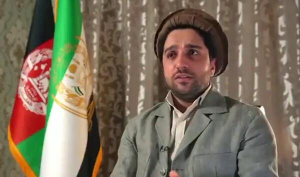 عکس احمد مسعود با پرچم افغانستان