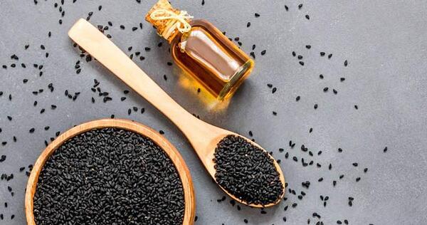 عکس سبزه با سیاه دانه