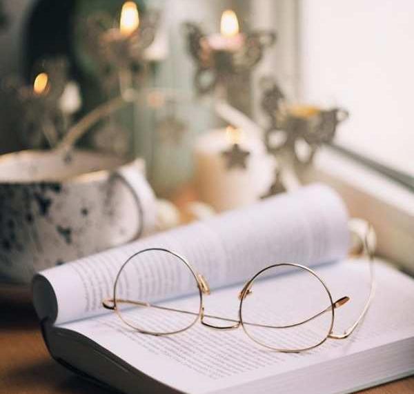 عکس پروفایل لاکچری کتاب