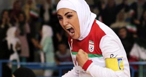 عکس باران کوثری در عرق سرد