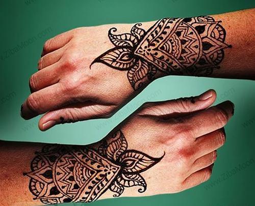 عکس طرح تاتو روی مچ دست مردانه حنا