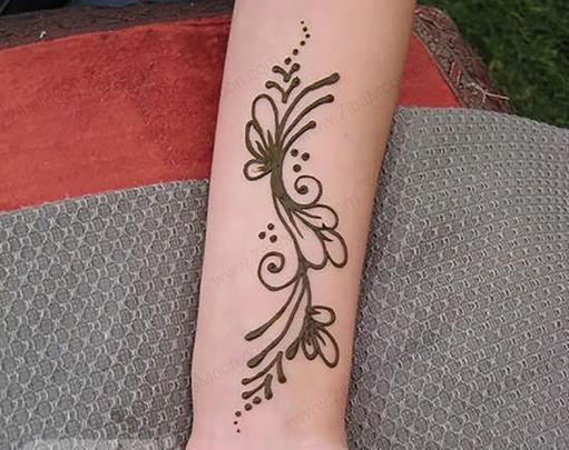 عکس طرح تاتو روی مچ دست مردانه حنا