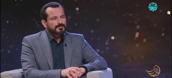عکس ارشا اقدسی در کافه بازی