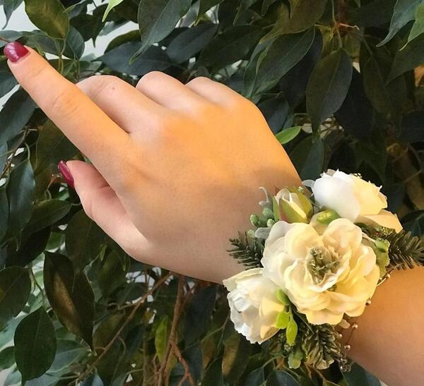 عکس ایده برای گفتن عروس رفته گل بچینه