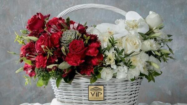 عکس ایده برای گفتن عروس رفته گل بچینه