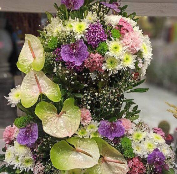 عکس ایده برای گفتن عروس رفته گل بچینه