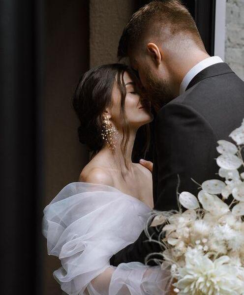 عکس ایده برای گفتن عروس رفته گل بچینه