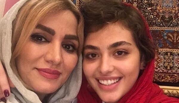 عکس ریحانه پارسا و پویان مختاری در استخر