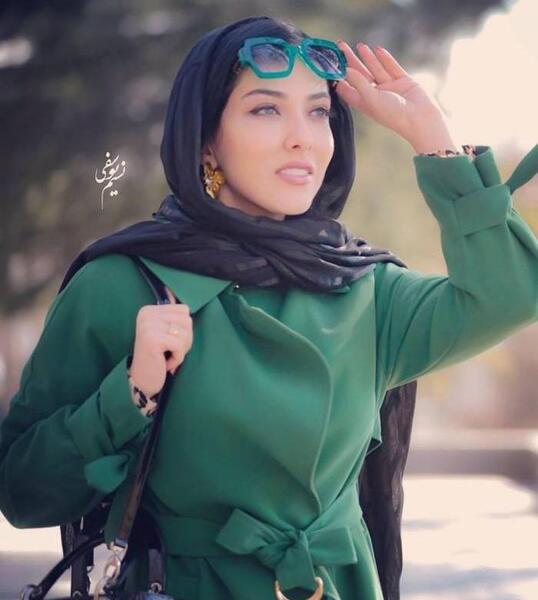 عکس لیلا اوتادی با ماشینش