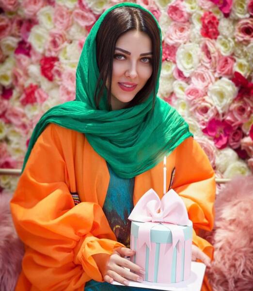 عکس لیلا اوتادی با ماشینش