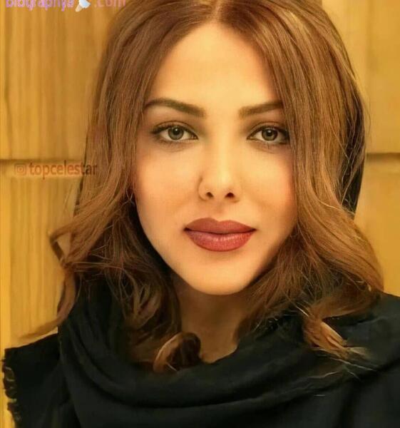 عکس لیلا اوتادی با ماشینش