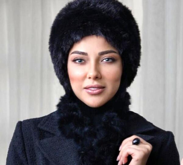 عکس لیلا اوتادی با ماشینش