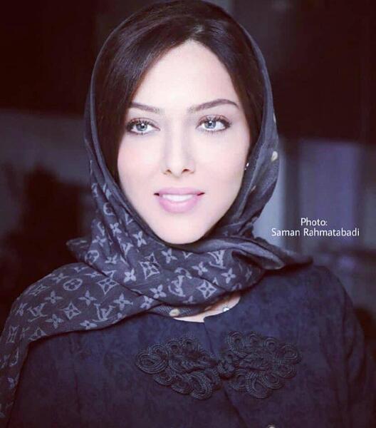عکس لیلا اوتادی با ماشینش