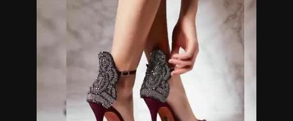عکس کفش پاشنه بلند پوشیده