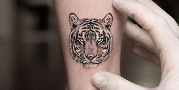 عکس تاتو دخترانه روی پا
