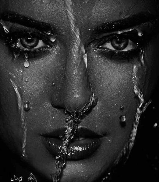 عکس پس زمینه نقاشی سیاه قلم