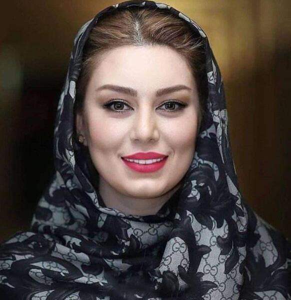 عکس شینیون مو زیر شال