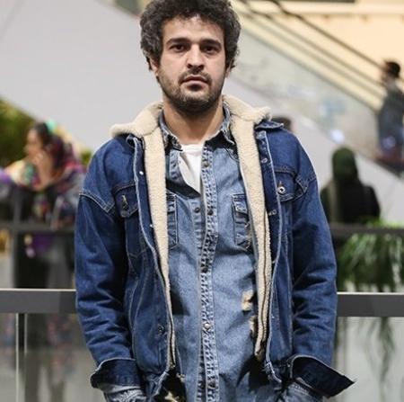 عکس دوست پسر ساحل در پوست شیر