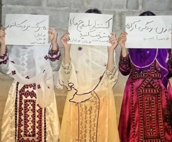 عکس دست نامزدی بلوچ