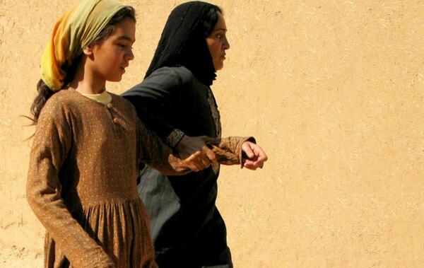 عکس مبینا آینه دار
