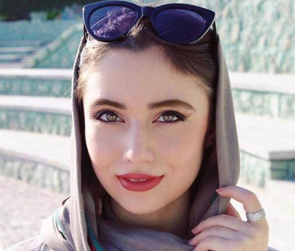عکس گریه حدیث مدنی