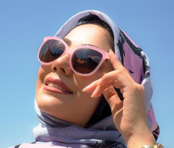 عکس دختر چادری با عینک افتابی