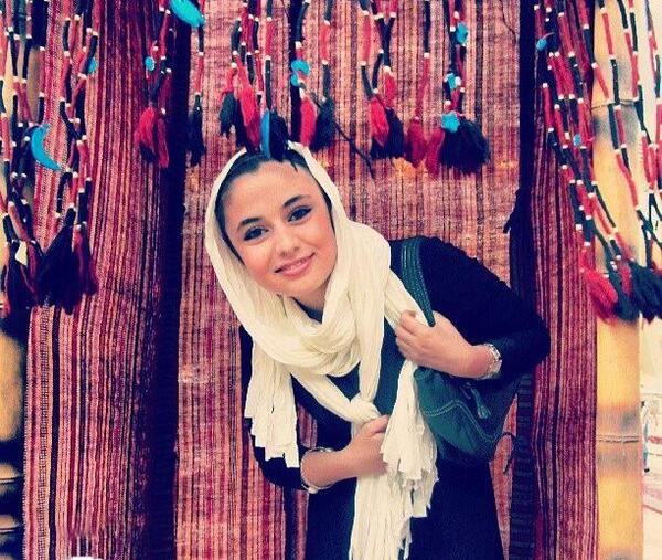 عکس حدیث مدنی بدون روسری