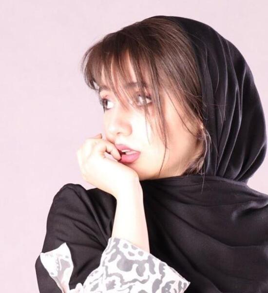 عکس حدیث مدنی بدون روسری