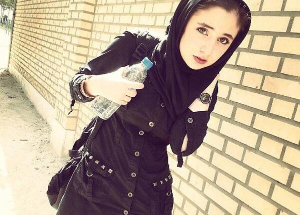 عکس حدیث مدنی بدون روسری