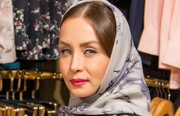 عکس حدیث مدنی بدون روسری