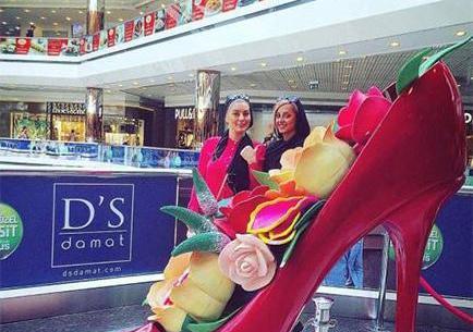 عکس سحر قریشی در استخر