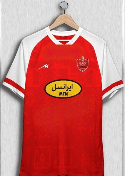 عکس سام درخشانی با لباس پرسپولیس