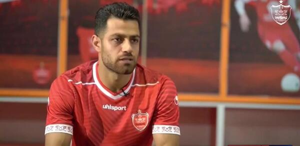 عکس سام درخشانی با لباس پرسپولیس