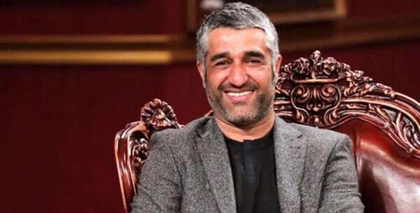 عکس سام درخشانی با لباس پرسپولیس