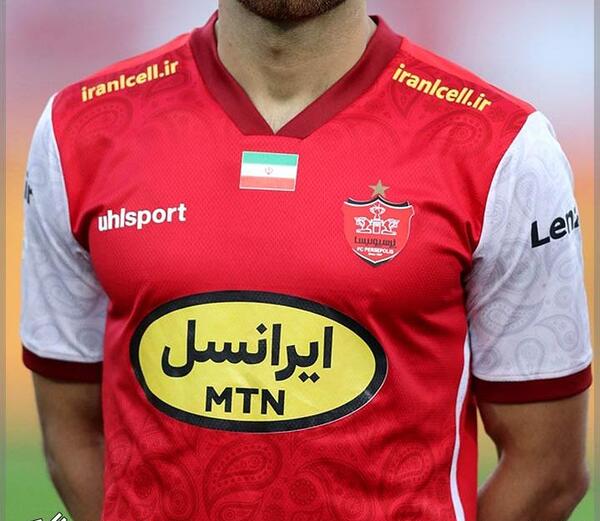 عکس سام درخشانی با لباس پرسپولیس