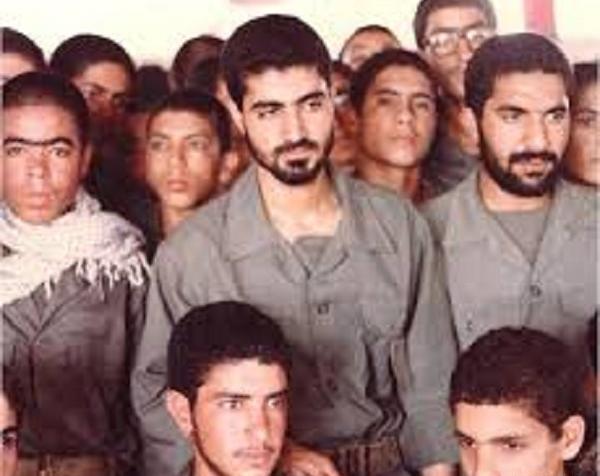 عکس سردار سلیمانی در سخنرانی ابوبکر بغدادی