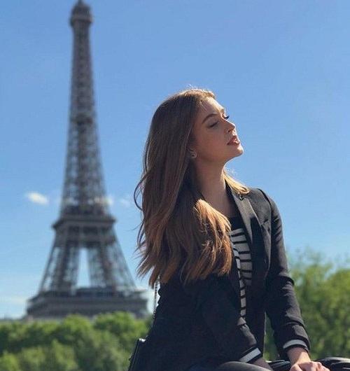 عکس مرینت کنار برج ایفل