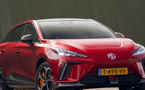 عکس ماشین ام جی gt