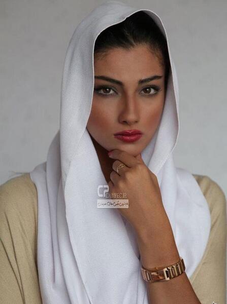 عکس خانوادگی محیا دهقانی