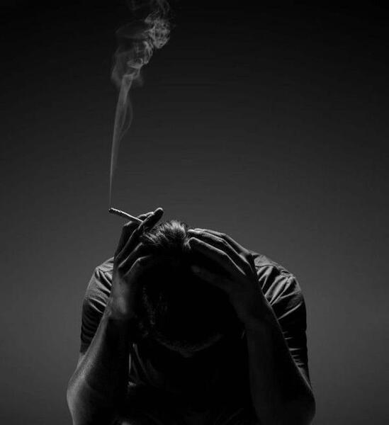 عکس پروفایل پسرانه غمگین تنها