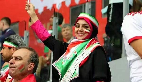 عکس دختر چادری با پرچم ایران