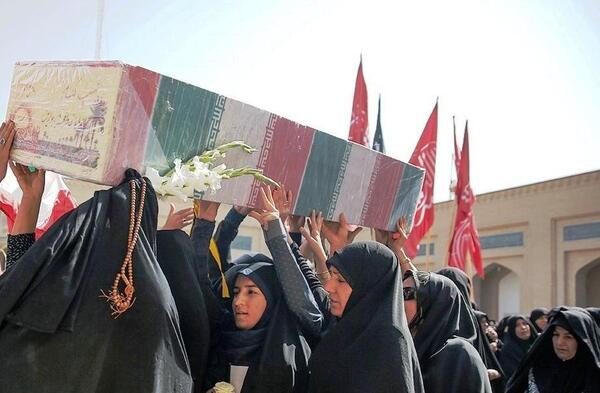 عکس دختر چادری با پرچم ایران