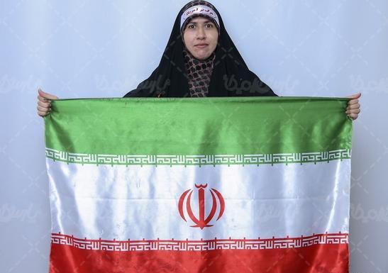 عکس دختر چادری با پرچم ایران