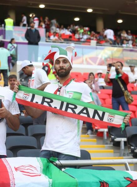 عکس دختر چادری با پرچم ایران